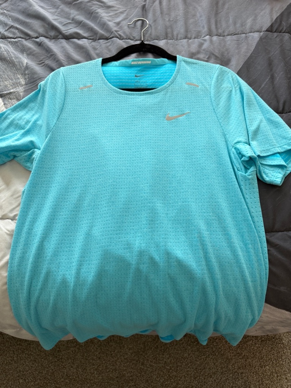 Nike Men’s Dri-FIT Aqua Blue Performance running shirt size small worn